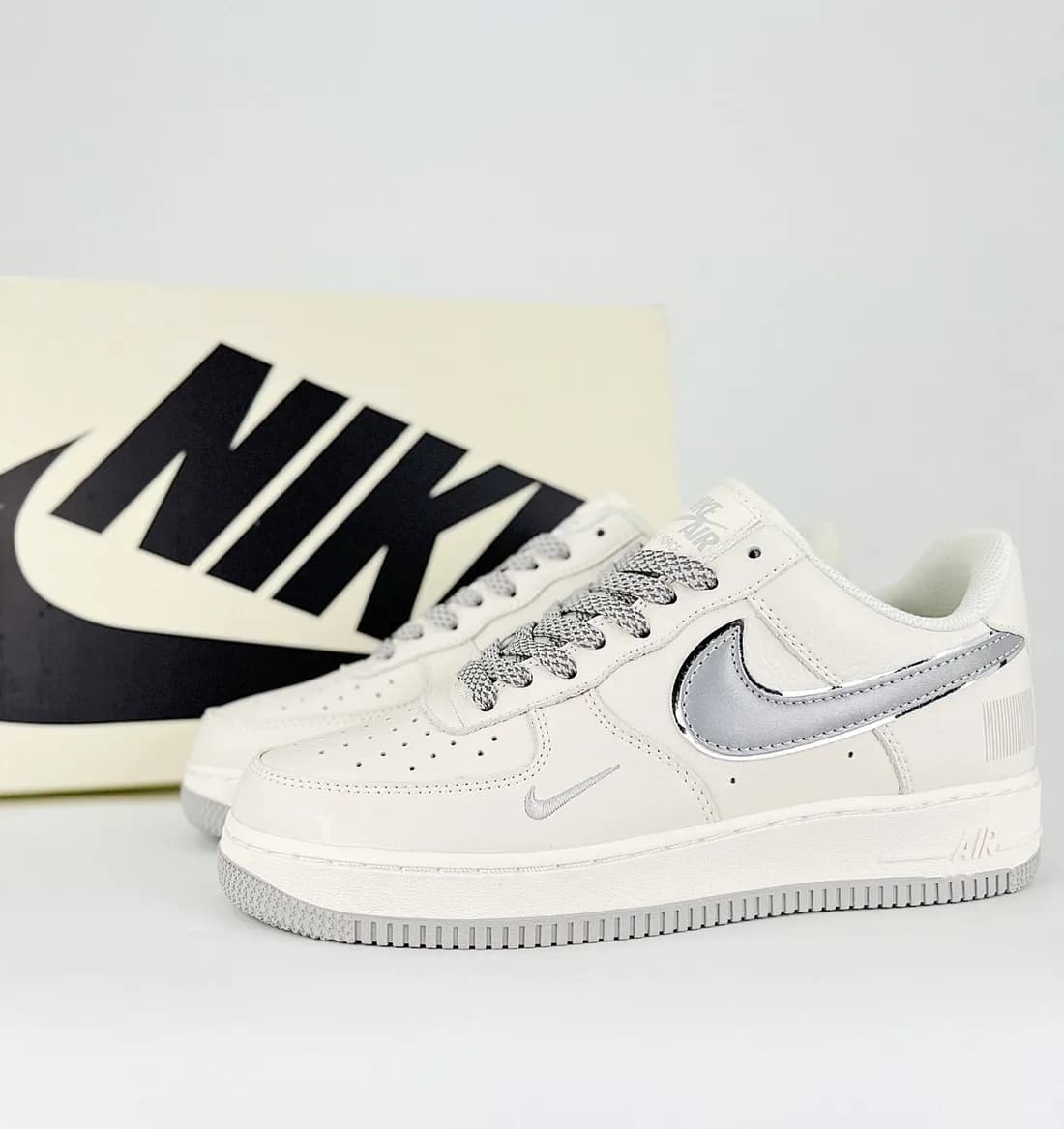 Air Force 1 branco e prata