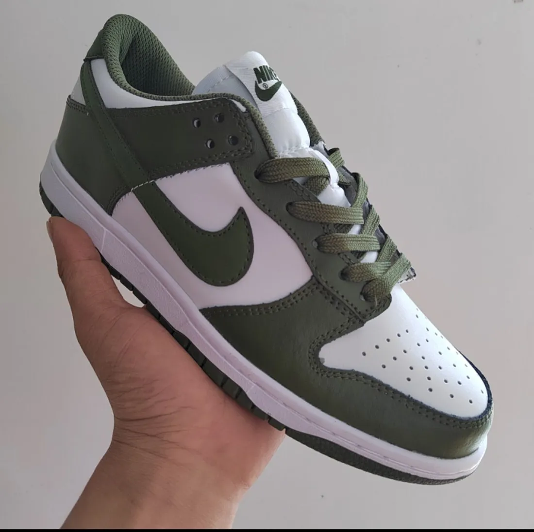 Nike Dunk Low verde-oliva