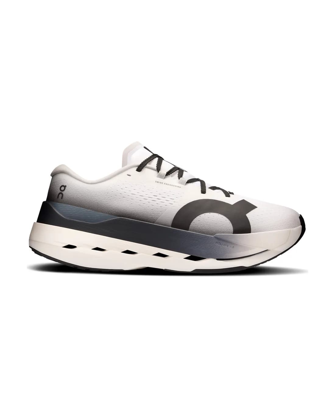 On Cloudboom Max branco e preto